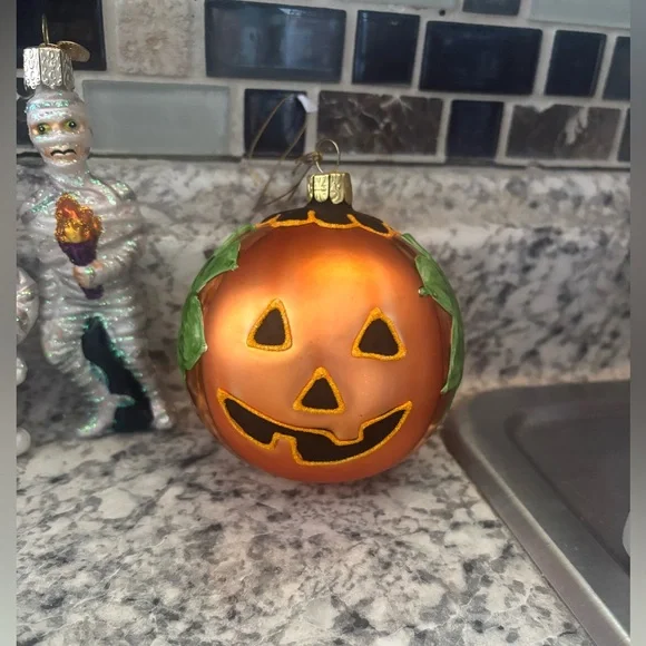 Lot of 30 Halloween ornaments. - Picture 2 of 16